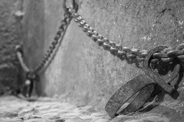 Innenraum des mittelalterlichen arabischen Gefängnisses in der Kasbah von Chefchaouen, Marokko lizenzfreie Stockbilder