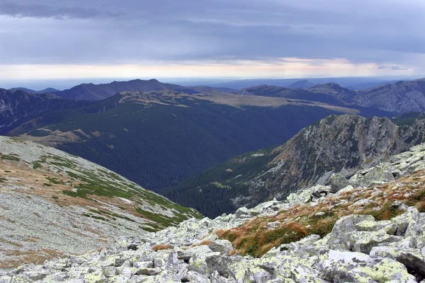 Paesaggio dei Monti Retezat, I Carpazi, Romania — Foto Stock