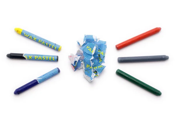 Colorful Wax Crayons With and Without The Paper Wrapping — Stock Photo, Image