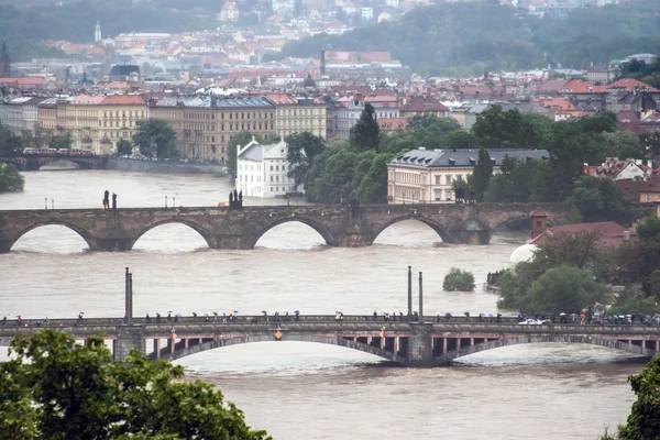 Praga - Massicce piogge hanno causato inondazioni nella capitale ceca — Foto Stock