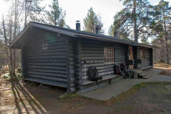 Log Cabin na floresta de Taiga — Fotografia de Stock