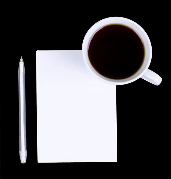 Notes vierges sur un bureau avec une tasse de café — Photo