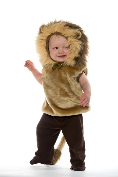 狮子服装的男孩 — 图库照片