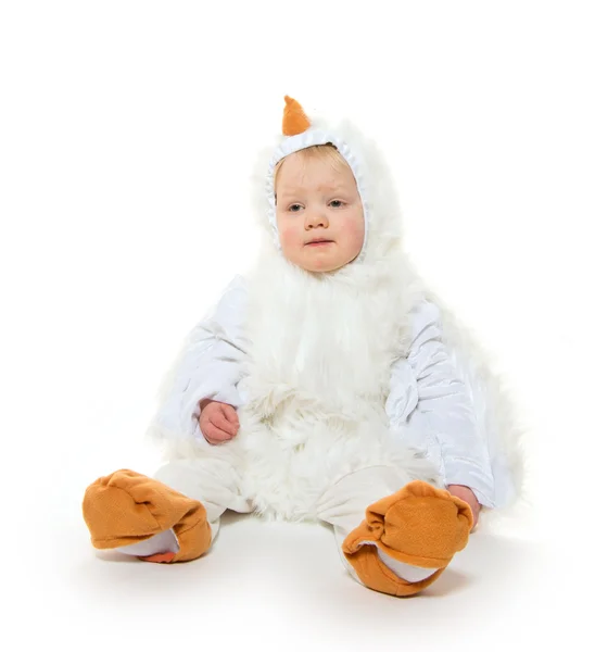 Liten pojke i kyckling kostym — Stockfoto