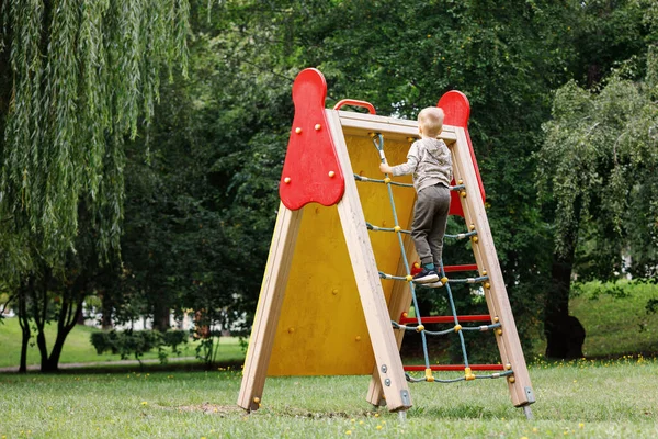 Child Plays Red Rope Web Playground Park — Stock Photo, Image