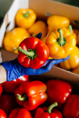 Markette sebze satıyorum.