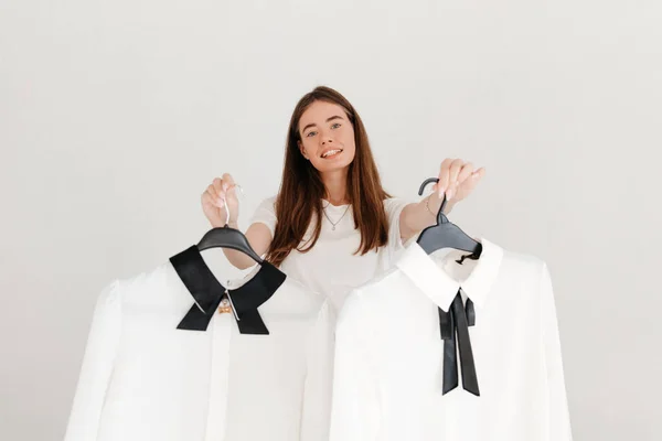 Smiling Brunette Holding Two Hangers Shirts Blogger Teaches Classes Creating — Fotografia de Stock