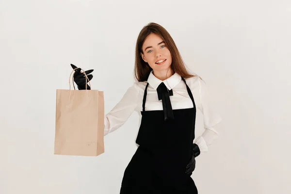 Young Waitress Uniform Holding Paper Bag Takeaway Food Ready Hand — Fotografia de Stock