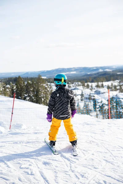 Girl Skiing Mountain — Stock Photo, Image