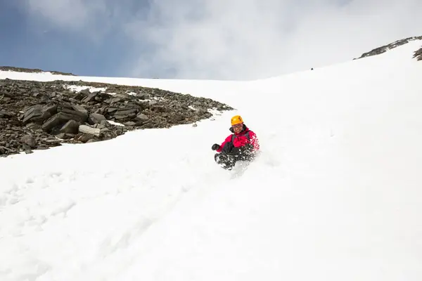 Woman Sliding Snow Mountain — Foto de Stock