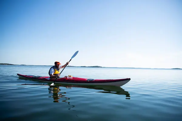 Man Kayaking Sea — ストック写真