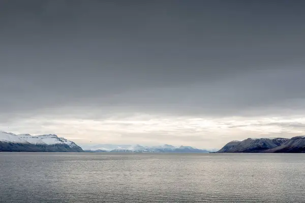 Сніжні Гори Море Шпіцберзі Норвегія — стокове фото