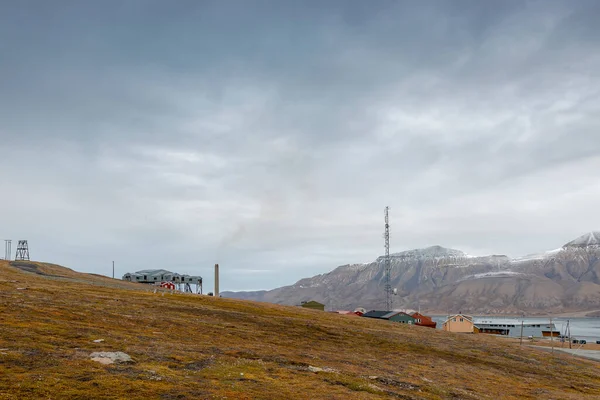 Górnicza Wioska Górze Svalbard Norwegia — Zdjęcie stockowe