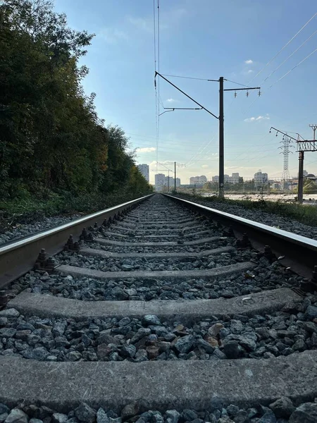 青空の下で鉄道の閉鎖 — ストック写真