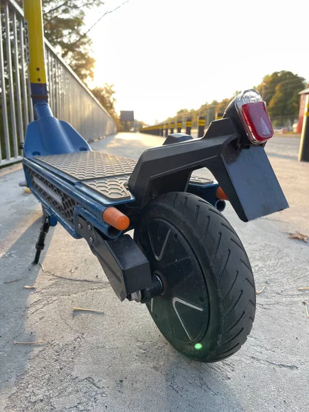 Elektrikli Scooter Tekerleğinin Kesilmiş Görüntüsü — Stok fotoğraf