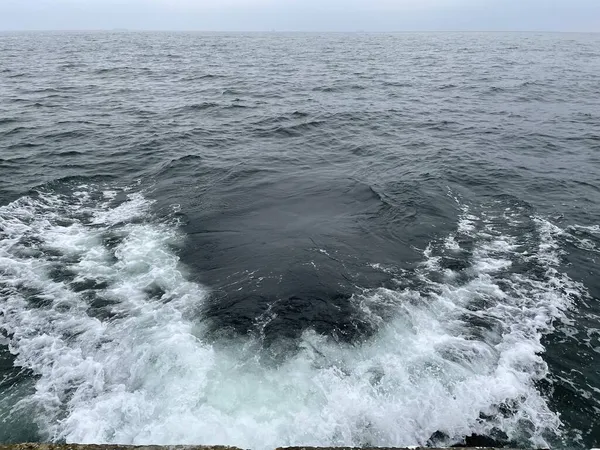 Красиві Хвилі Глибокій Темній Океанічній Воді — стокове фото