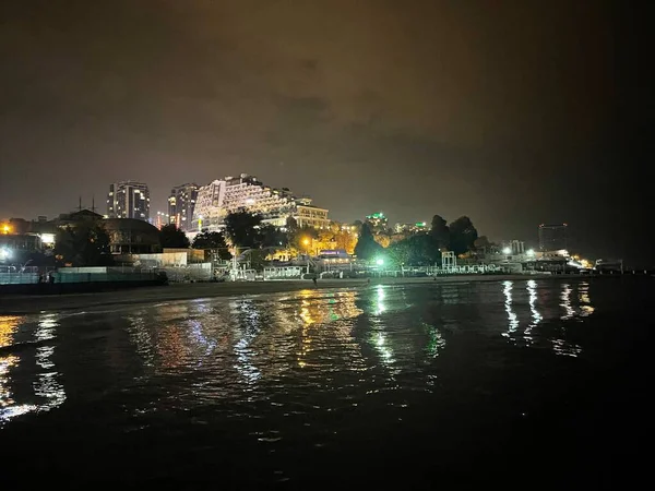 Ночной Городской Пейзаж Вид Морского Пирса Береговой Линии Города Копировальное — стоковое фото