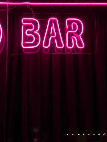 Rosa Neon Bar Segno Incandescente Buio — Foto Stock