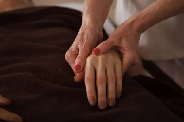 Close Unrecognizable Woman Getting Hand Massage Spa Therapist — Stockfoto