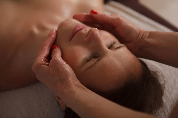 Close Mature Woman Enjoying Facial Massage Cosmetician — Stock Photo, Image