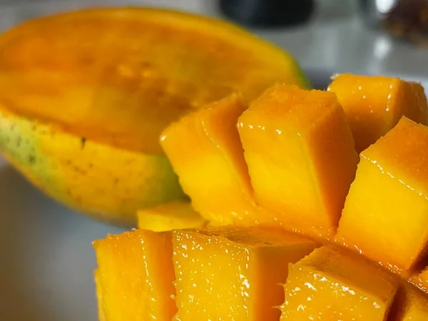 Close Cropped Shot Delicious Juicy Ripe Mango Cubes — Stock Photo, Image