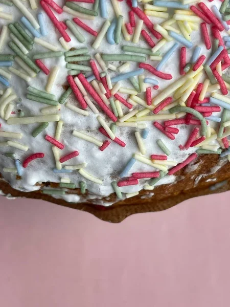 Vertikal Beskärs Närbild Glaserade Paska Påsk Tårta Med Färgglada Strössel — Stockfoto