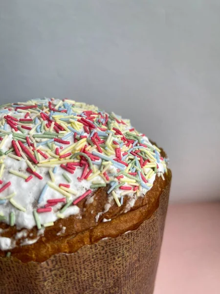 Vertical Cropped Shot Easter Cake Multi Colored Sprinkles — Stock Photo, Image