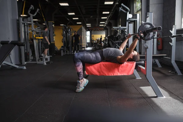 Full Length Shot Sportswoman Working Out Barbell Gym Doing Bench — Foto de Stock