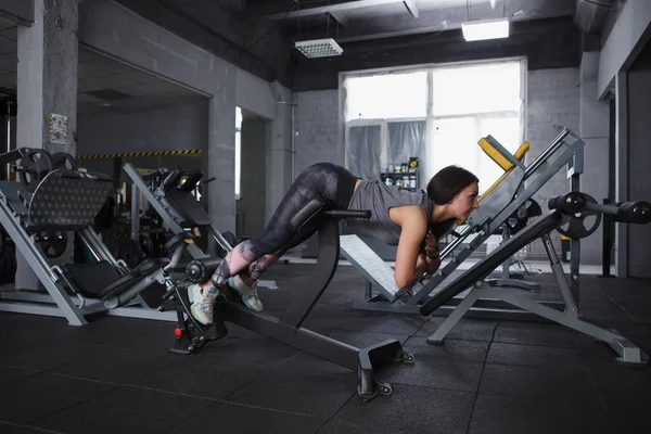 Full Length Shot Female Bodybuilder Doing Hyperextension Butt Back Exercise —  Fotos de Stock
