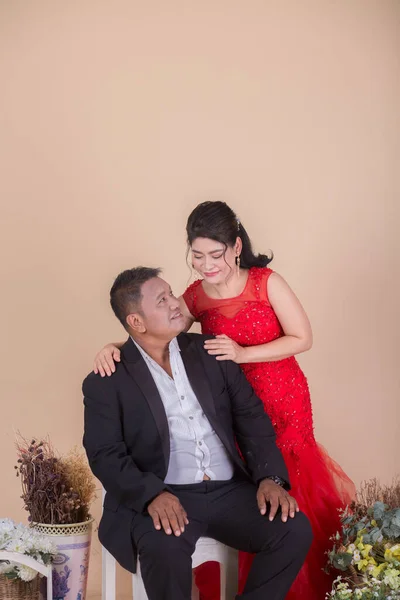 Hermoso Adulto Asiático Pareja Posando Estudio — Foto de Stock