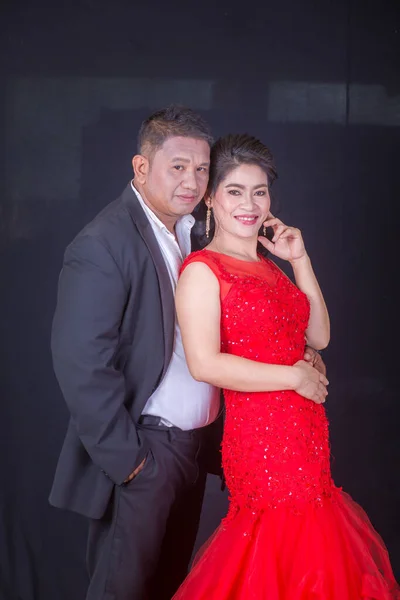 Beau Élégant Adulte Asiatique Couple Sur Noir Fond — Photo
