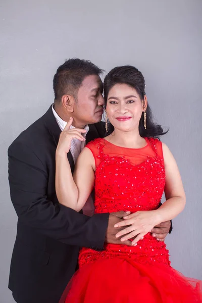 Hermosa Elegante Adulto Asiático Pareja Posando Estudio — Foto de Stock