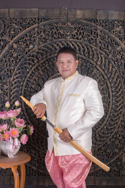 Bonito Adulto Asiático Homem Roupas Tailandesas Tradicionais — Fotografia de Stock