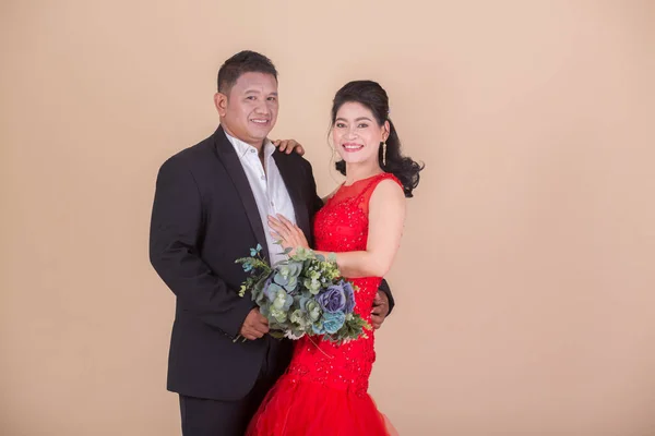 Beau Couple Asiatique Adulte Avec Bouquet Fleurs — Photo