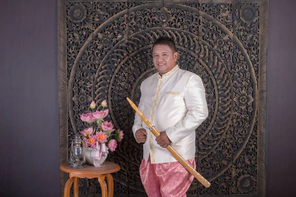 Красивый Взрослый Азиат Традиционной Тайской Одежде — стоковое фото