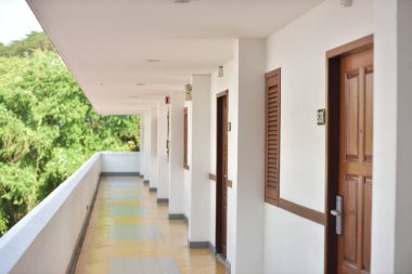 Modern otelin balkonunun içi