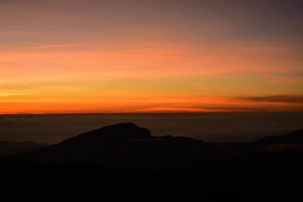 Schöner Sonnenuntergang Über Der Berglandschaft — Stockfoto