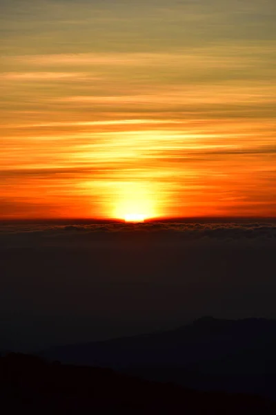 Bella Alba Sul Paesaggio Montano — Foto Stock