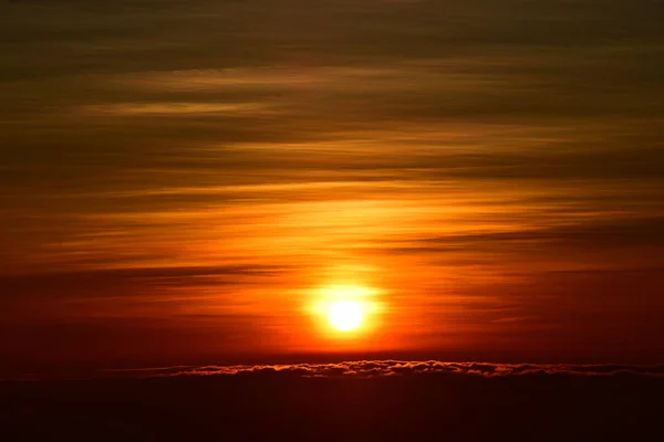 Magnifique Coucher Soleil Avec Des Nuages Dans Ciel — Photo