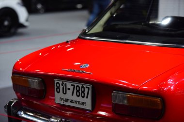 Motor fuarındaki eski araba.