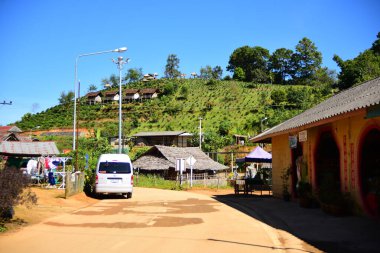 Güneşli bir günde küçük bir Asya kasabası