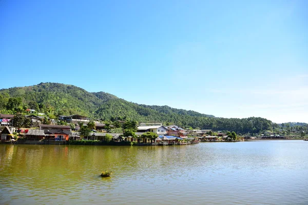 Kleine Stad Aan Rivierkust — Stockfoto