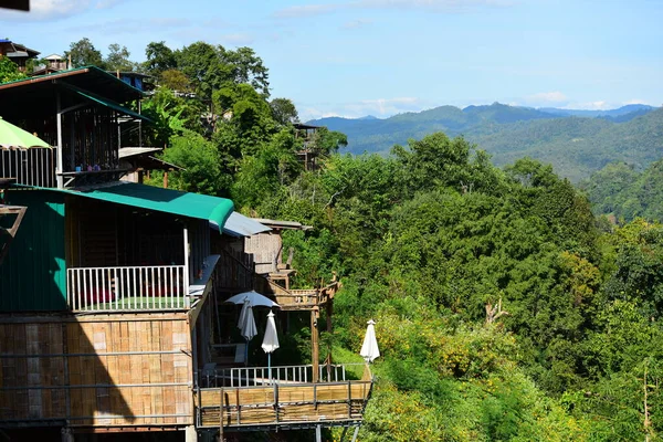 Casa Madeira Com Deck Observação Montanhas — Fotografia de Stock