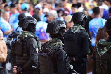 Özel kuvvetler üniformalı.