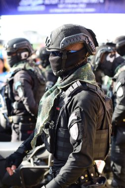 Özel kuvvetler üniformalı.