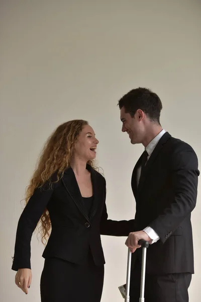 Retrato Belo Casal Negócios Roupas Formais Posando Estúdio — Fotografia de Stock