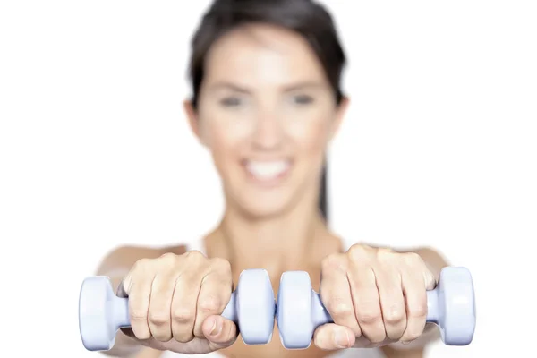 Femme d'entraînement avec des poids — Photo