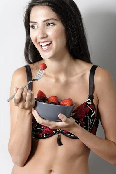 Woman eating breakfast at home — Stock Photo, Image