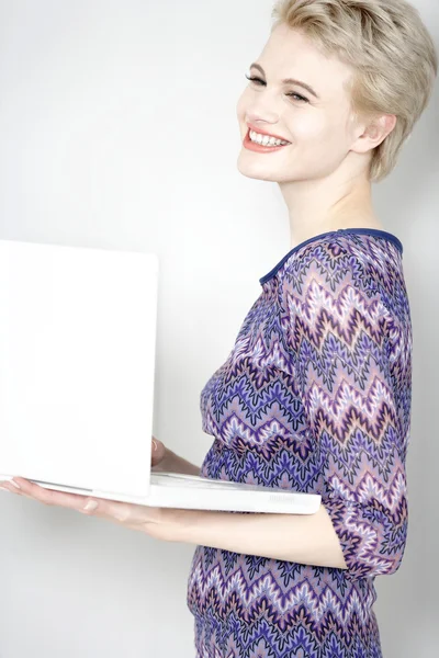 Woman holding laptop — Stock Photo, Image