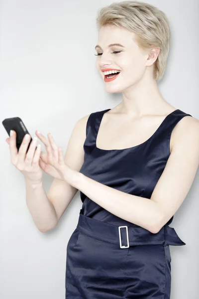 Zakelijke vrouw aan de telefoon — Stockfoto